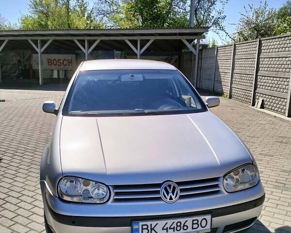 Серый Фольксваген Гольф, объемом двигателя 1.6 л и пробегом 200 тыс. км за 4300 $, фото 1 на Automoto.ua