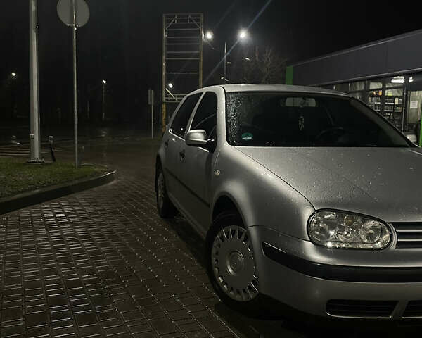 Серый Фольксваген Гольф, объемом двигателя 1.39 л и пробегом 250 тыс. км за 3999 $, фото 9 на Automoto.ua