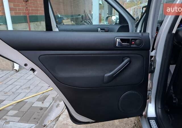 Серый Фольксваген Гольф, объемом двигателя 1.6 л и пробегом 194 тыс. км за 4800 $, фото 40 на Automoto.ua