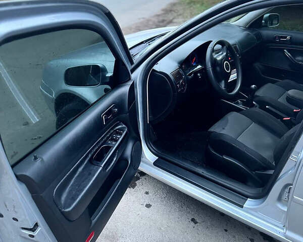 Сірий Фольксваген Гольф, об'ємом двигуна 1.6 л та пробігом 219 тис. км за 4200 $, фото 10 на Automoto.ua