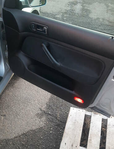 Серый Фольксваген Гольф, объемом двигателя 1.6 л и пробегом 226 тыс. км за 4500 $, фото 2 на Automoto.ua