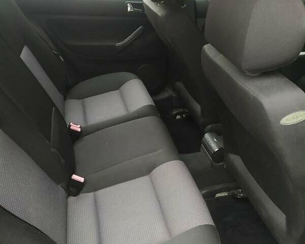 Сірий Фольксваген Гольф, об'ємом двигуна 1.39 л та пробігом 167 тис. км за 3500 $, фото 1 на Automoto.ua