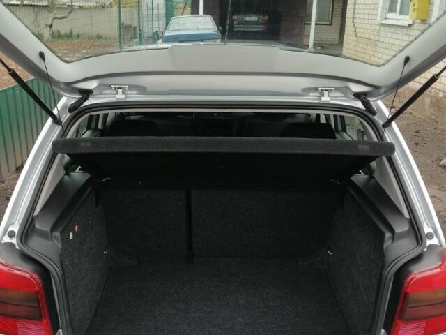 Серый Фольксваген Гольф, объемом двигателя 1.6 л и пробегом 238 тыс. км за 4043 $, фото 2 на Automoto.ua