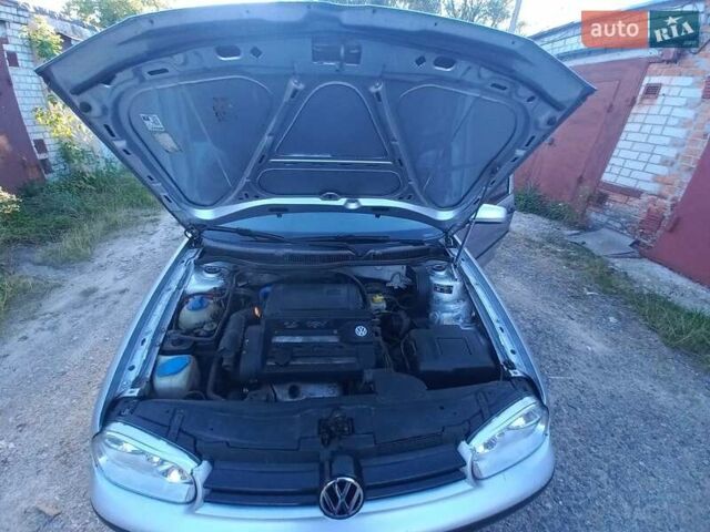 Серый Фольксваген Гольф, объемом двигателя 1.4 л и пробегом 258 тыс. км за 3800 $, фото 4 на Automoto.ua