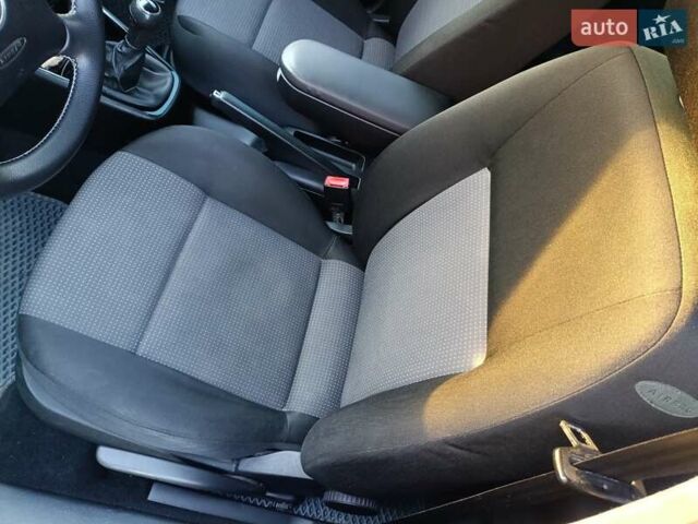 Серый Фольксваген Гольф, объемом двигателя 1.6 л и пробегом 177 тыс. км за 5000 $, фото 57 на Automoto.ua