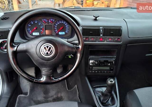 Серый Фольксваген Гольф, объемом двигателя 1.6 л и пробегом 194 тыс. км за 4800 $, фото 29 на Automoto.ua
