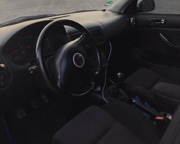 Серый Фольксваген Гольф, объемом двигателя 1.6 л и пробегом 240 тыс. км за 4599 $, фото 21 на Automoto.ua