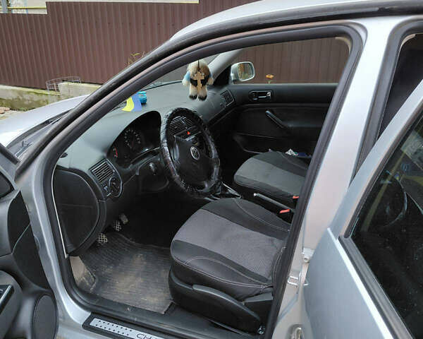 Серый Фольксваген Гольф, объемом двигателя 1.39 л и пробегом 287 тыс. км за 3500 $, фото 6 на Automoto.ua