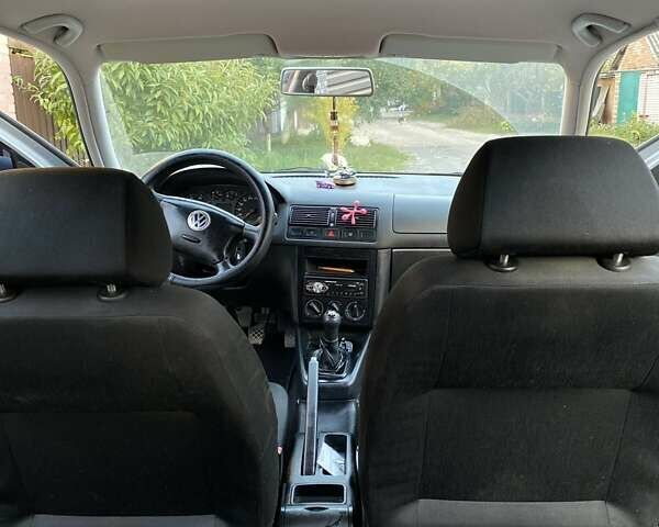 Серый Фольксваген Гольф, объемом двигателя 1.39 л и пробегом 234 тыс. км за 4000 $, фото 1 на Automoto.ua