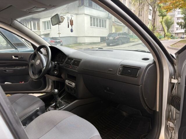 Серый Фольксваген Гольф, объемом двигателя 1.6 л и пробегом 112 тыс. км за 3500 $, фото 5 на Automoto.ua