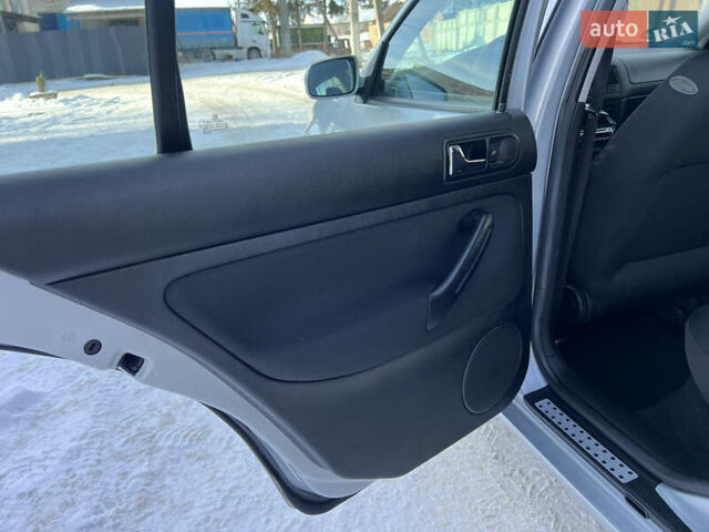 Сірий Фольксваген Гольф, об'ємом двигуна 1.6 л та пробігом 212 тис. км за 4800 $, фото 19 на Automoto.ua