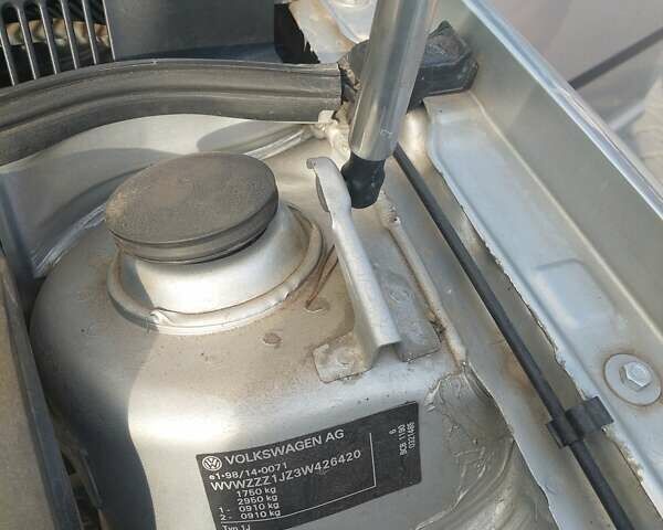 Серый Фольксваген Гольф, объемом двигателя 1.6 л и пробегом 179 тыс. км за 3500 $, фото 19 на Automoto.ua