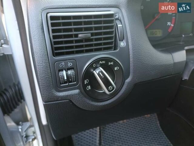 Серый Фольксваген Гольф, объемом двигателя 1.6 л и пробегом 177 тыс. км за 5000 $, фото 54 на Automoto.ua