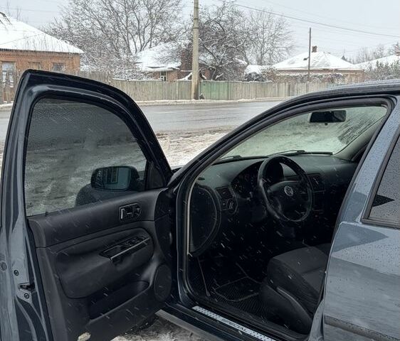 Серый Фольксваген Гольф, объемом двигателя 1.4 л и пробегом 300 тыс. км за 2800 $, фото 9 на Automoto.ua