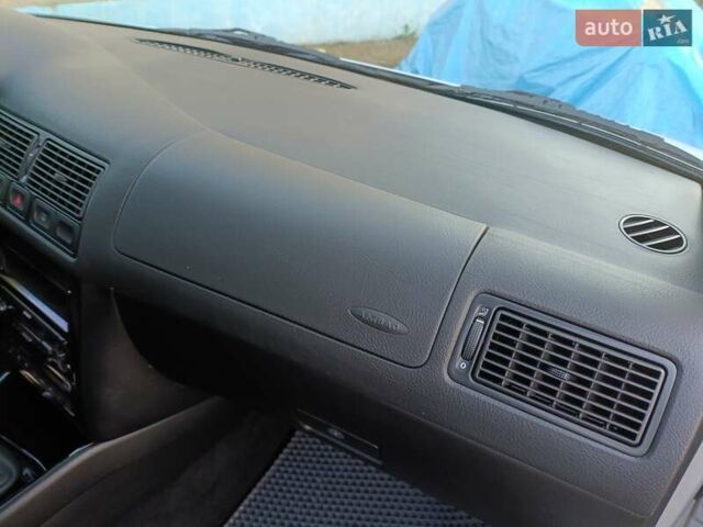 Серый Фольксваген Гольф, объемом двигателя 1.6 л и пробегом 177 тыс. км за 5000 $, фото 36 на Automoto.ua