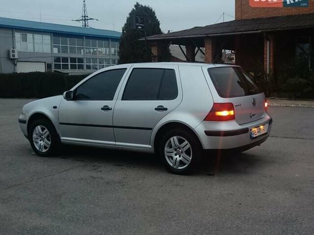 Серый Фольксваген Гольф, объемом двигателя 1.39 л и пробегом 327 тыс. км за 3600 $, фото 4 на Automoto.ua