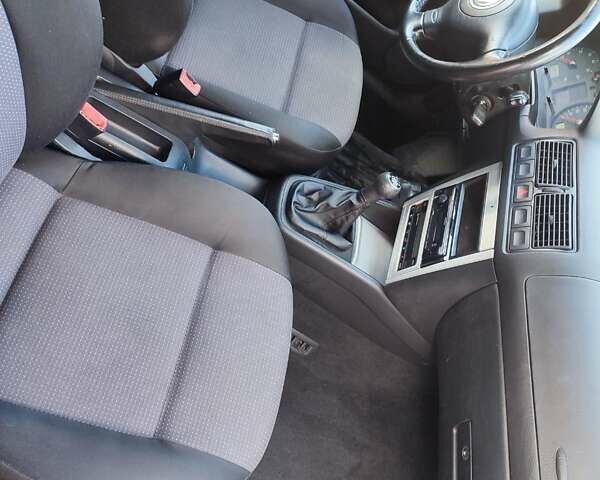 Серый Фольксваген Гольф, объемом двигателя 1.6 л и пробегом 223 тыс. км за 5500 $, фото 9 на Automoto.ua