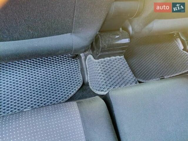 Серый Фольксваген Гольф, объемом двигателя 1.6 л и пробегом 177 тыс. км за 5000 $, фото 49 на Automoto.ua