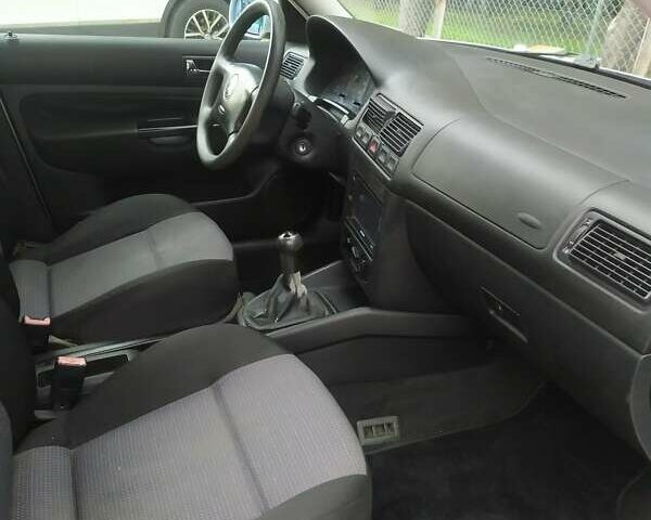 Сірий Фольксваген Гольф, об'ємом двигуна 1.39 л та пробігом 167 тис. км за 3500 $, фото 3 на Automoto.ua