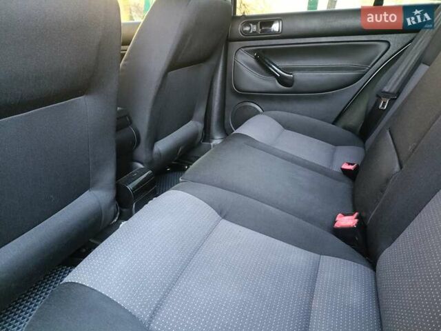 Серый Фольксваген Гольф, объемом двигателя 1.6 л и пробегом 177 тыс. км за 5000 $, фото 48 на Automoto.ua