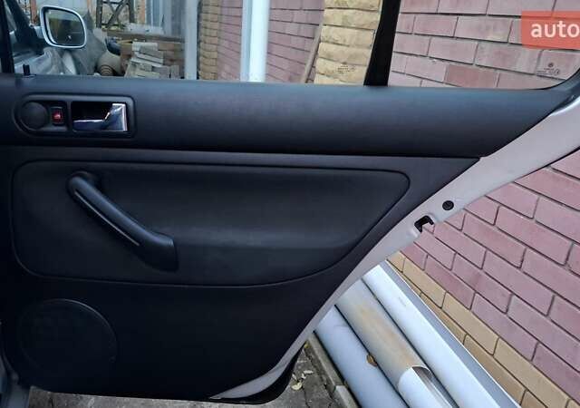 Серый Фольксваген Гольф, объемом двигателя 1.6 л и пробегом 194 тыс. км за 4800 $, фото 41 на Automoto.ua