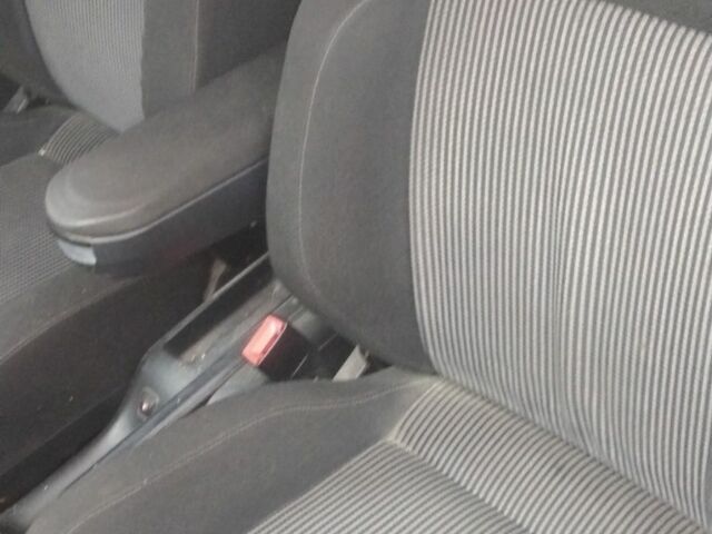 Серый Фольксваген Гольф, объемом двигателя 1.6 л и пробегом 250 тыс. км за 4000 $, фото 5 на Automoto.ua