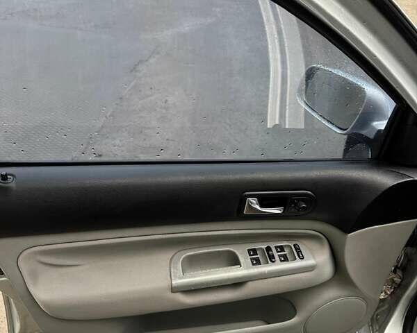 Серый Фольксваген Гольф, объемом двигателя 1.39 л и пробегом 183 тыс. км за 3750 $, фото 12 на Automoto.ua