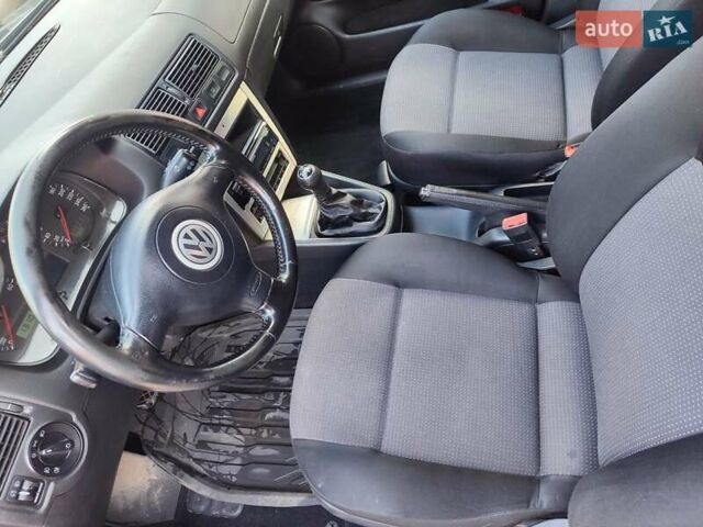 Серый Фольксваген Гольф, объемом двигателя 1.6 л и пробегом 223 тыс. км за 5500 $, фото 11 на Automoto.ua