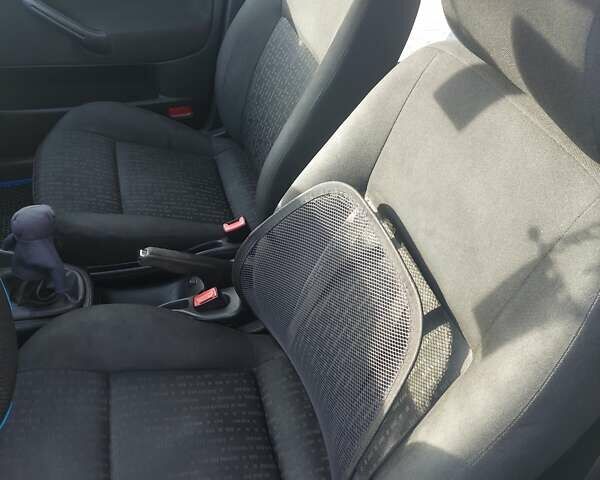 Серый Фольксваген Гольф, объемом двигателя 1.6 л и пробегом 179 тыс. км за 3500 $, фото 13 на Automoto.ua