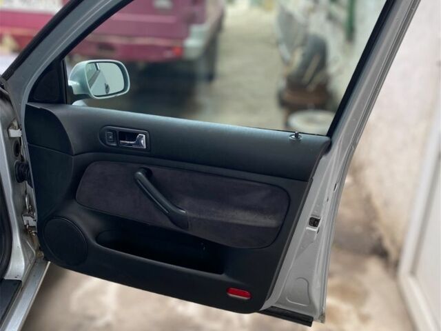 Серый Фольксваген Гольф, объемом двигателя 1.6 л и пробегом 265 тыс. км за 4200 $, фото 5 на Automoto.ua