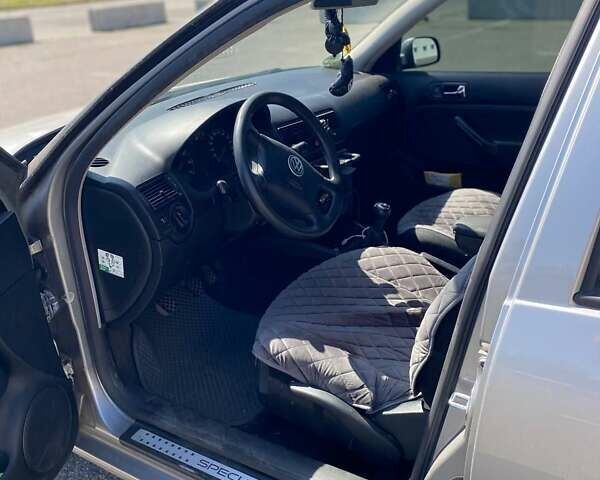 Серый Фольксваген Гольф, объемом двигателя 1.39 л и пробегом 347 тыс. км за 4300 $, фото 1 на Automoto.ua