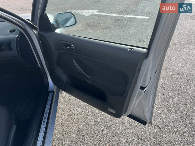 Сірий Фольксваген Гольф, об'ємом двигуна 1.39 л та пробігом 250 тис. км за 3950 $, фото 12 на Automoto.ua