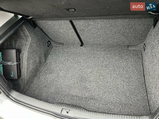 Серый Фольксваген Гольф, объемом двигателя 1.6 л и пробегом 170 тыс. км за 5200 $, фото 20 на Automoto.ua