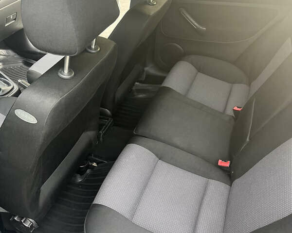 Серый Фольксваген Гольф, объемом двигателя 1.39 л и пробегом 250 тыс. км за 3999 $, фото 3 на Automoto.ua