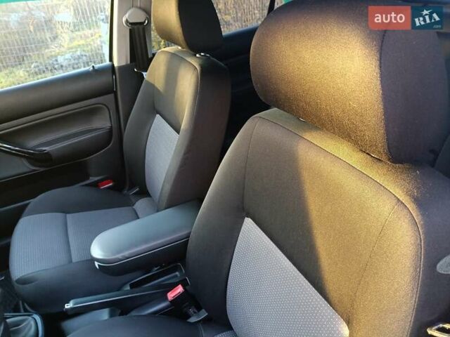 Серый Фольксваген Гольф, объемом двигателя 1.6 л и пробегом 177 тыс. км за 5000 $, фото 62 на Automoto.ua