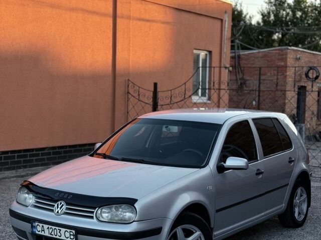 Серый Фольксваген Гольф, объемом двигателя 1.6 л и пробегом 242 тыс. км за 3600 $, фото 4 на Automoto.ua