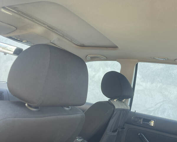 Сірий Фольксваген Гольф, об'ємом двигуна 1.39 л та пробігом 264 тис. км за 4150 $, фото 21 на Automoto.ua