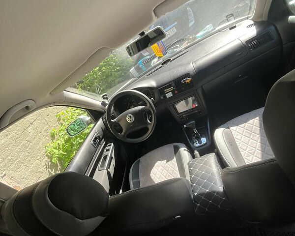 Серый Фольксваген Гольф, объемом двигателя 1.6 л и пробегом 200 тыс. км за 4300 $, фото 4 на Automoto.ua