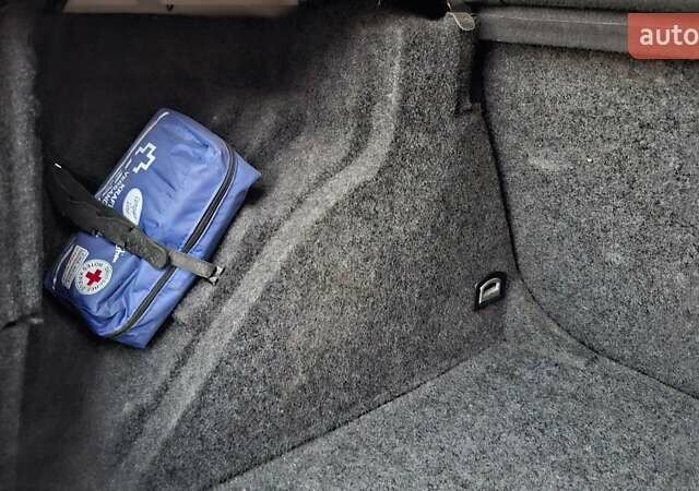 Серый Фольксваген Гольф, объемом двигателя 1.6 л и пробегом 194 тыс. км за 4800 $, фото 46 на Automoto.ua