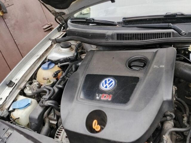 Серый Фольксваген Гольф, объемом двигателя 1.9 л и пробегом 310 тыс. км за 4500 $, фото 4 на Automoto.ua