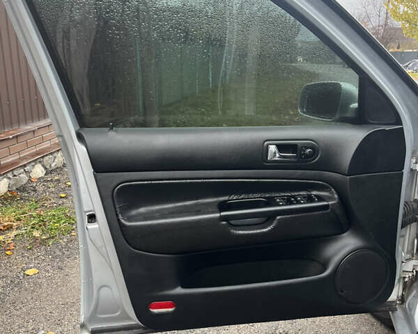 Серый Фольксваген Гольф, объемом двигателя 1.6 л и пробегом 219 тыс. км за 4500 $, фото 12 на Automoto.ua