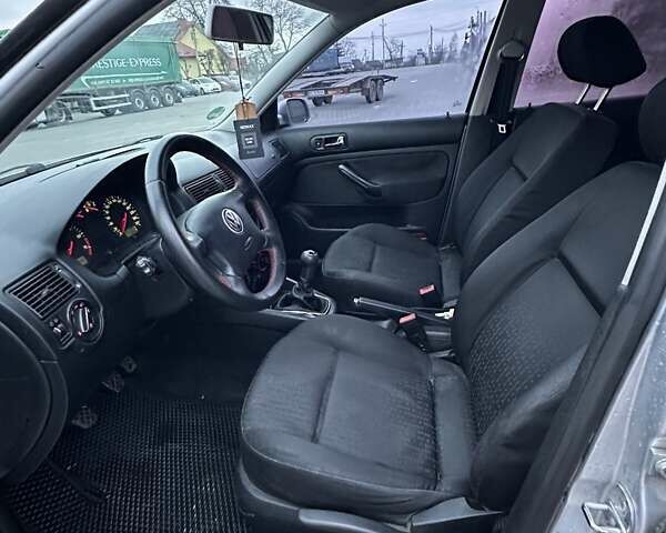 Серый Фольксваген Гольф, объемом двигателя 1.6 л и пробегом 251 тыс. км за 3900 $, фото 12 на Automoto.ua