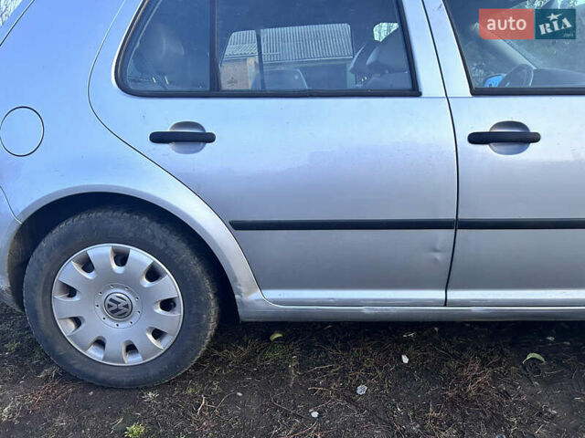 Серый Фольксваген Гольф, объемом двигателя 1.6 л и пробегом 295 тыс. км за 4500 $, фото 4 на Automoto.ua