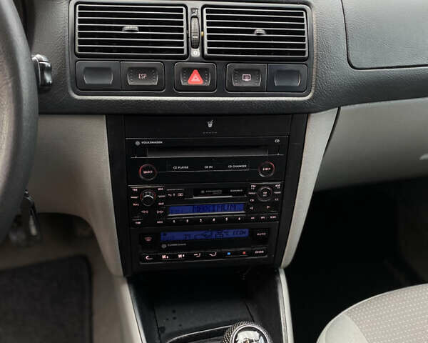 Серый Фольксваген Гольф, объемом двигателя 1.39 л и пробегом 201 тыс. км за 3699 $, фото 10 на Automoto.ua