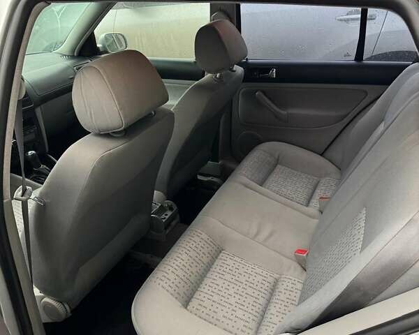 Серый Фольксваген Гольф, объемом двигателя 1.39 л и пробегом 183 тыс. км за 3750 $, фото 11 на Automoto.ua