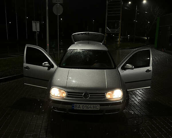 Серый Фольксваген Гольф, объемом двигателя 1.39 л и пробегом 250 тыс. км за 3999 $, фото 11 на Automoto.ua