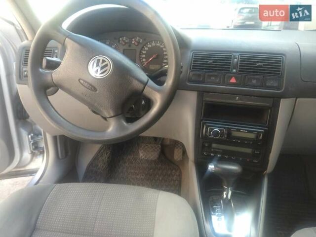 Серый Фольксваген Гольф, объемом двигателя 1.6 л и пробегом 235 тыс. км за 4884 $, фото 11 на Automoto.ua