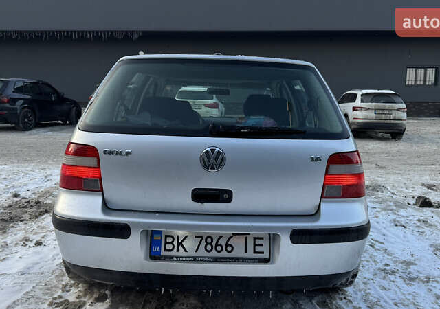 Серый Фольксваген Гольф, объемом двигателя 1.6 л и пробегом 328 тыс. км за 3800 $, фото 2 на Automoto.ua