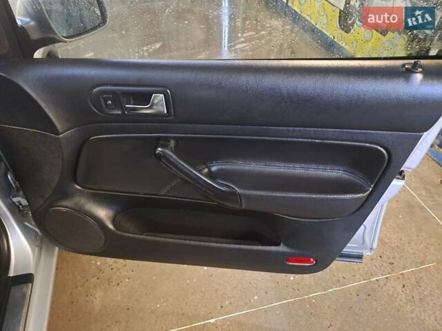 Серый Фольксваген Гольф, объемом двигателя 1.6 л и пробегом 300 тыс. км за 4500 $, фото 11 на Automoto.ua