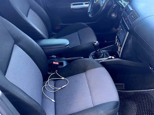 Серый Фольксваген Гольф, объемом двигателя 1.4 л и пробегом 310 тыс. км за 4100 $, фото 8 на Automoto.ua